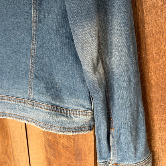 Universal Thread Classic Medium Blue Denim Jacket Size Small - Picture 10 of 12